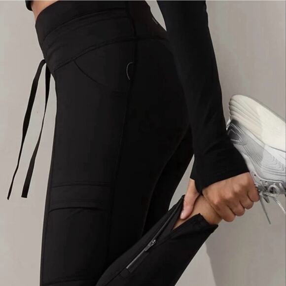 Athleta Pants - Athleta Rainier High Rise Cargo Legging Size Small in Black *411198 *EUC
